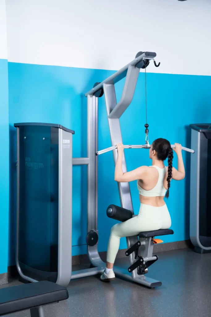 tập lưng với máy