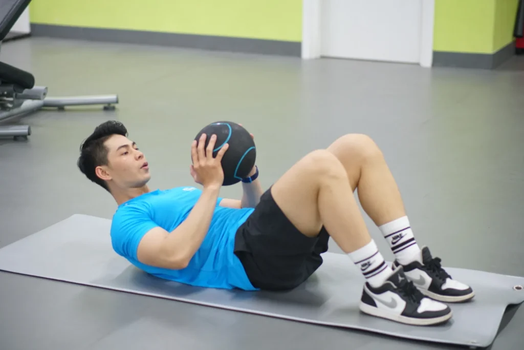 gập bụng với bóng