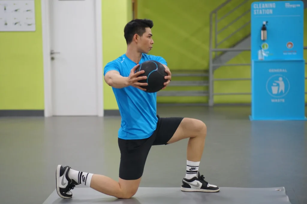 lunge ket hop xoay nguoi lunge with twist