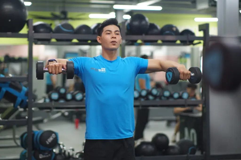 nâng tạ sang ngang