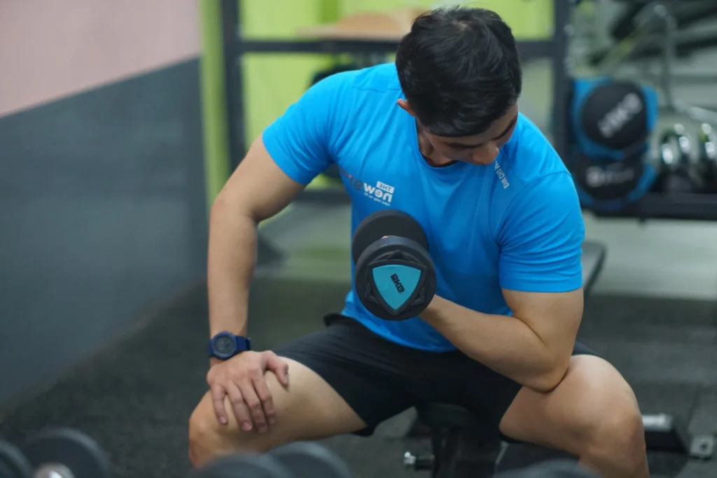 tập tay trước biceps